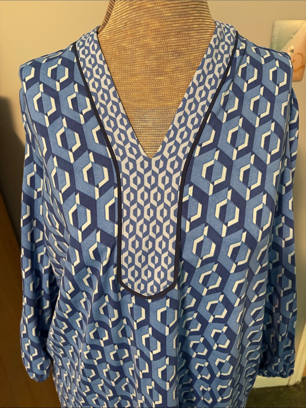 J McLaughlin Emer Jersey Blue Geometric V‑Neck Long sleeve Dress - Picture 3 of 9